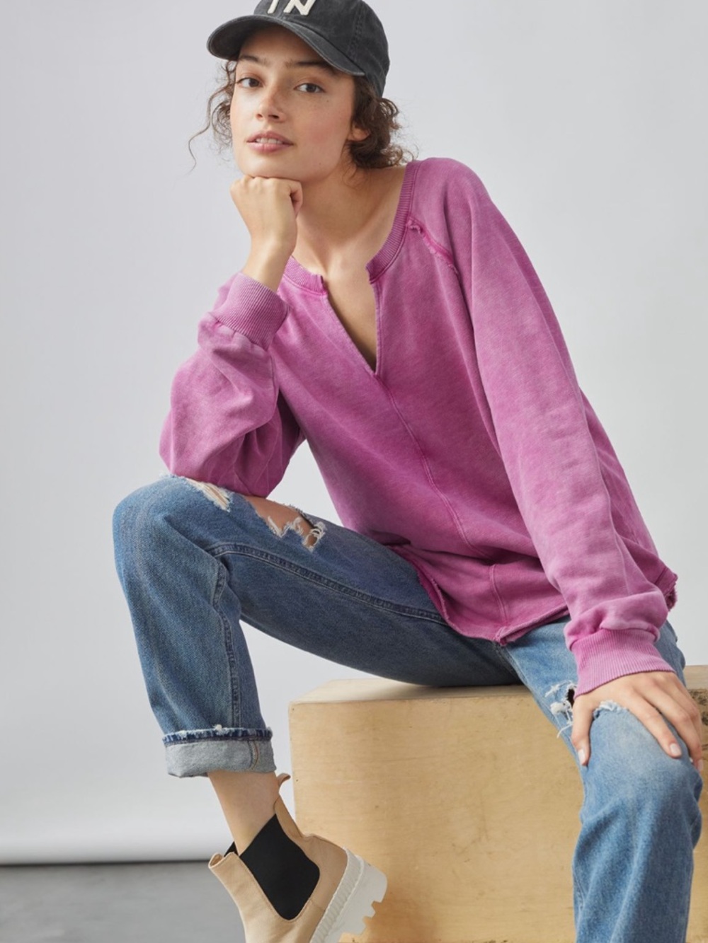 Anthropologie Pilcro Notch-Neck Sweatshirt in Raspberry. Size: XS